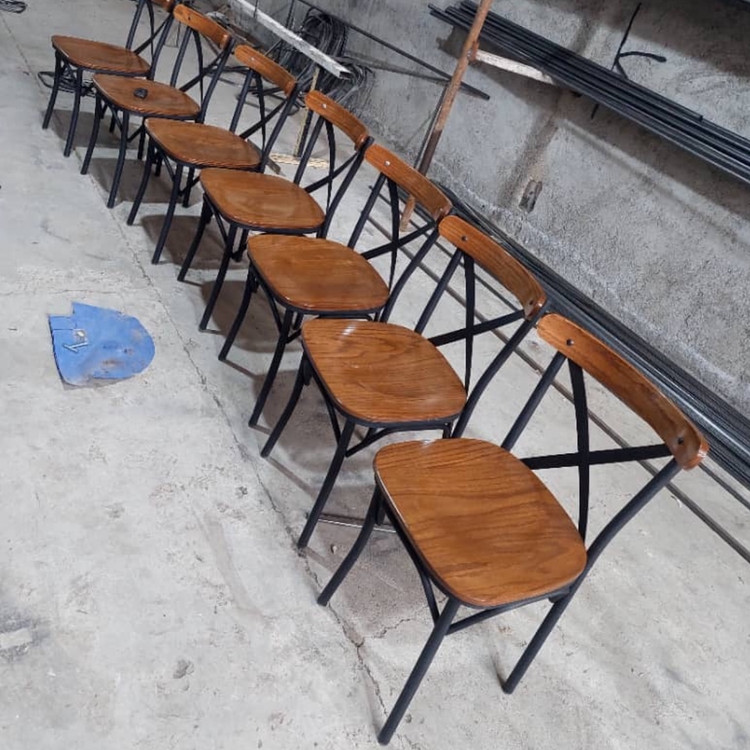 صندلی غذاخوری لهستانی با طراحی کلاسیک