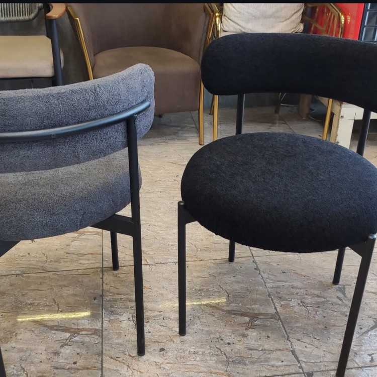 نمای پشت صندلی تدی